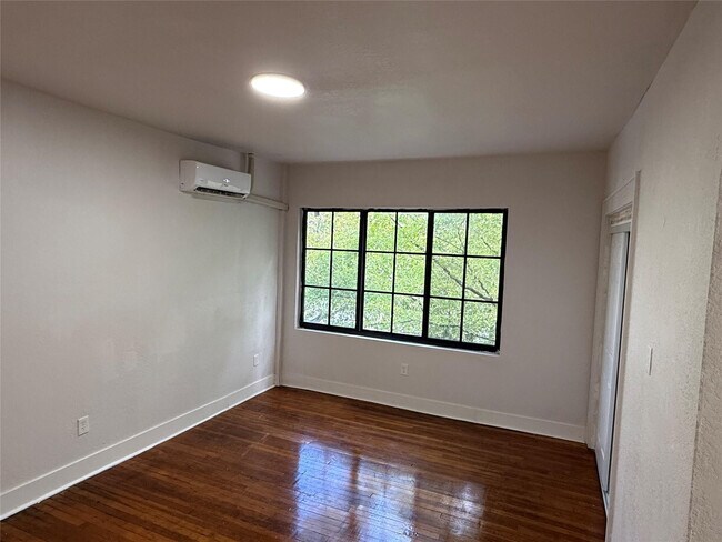 Building Photo - 2000 Jefferson St