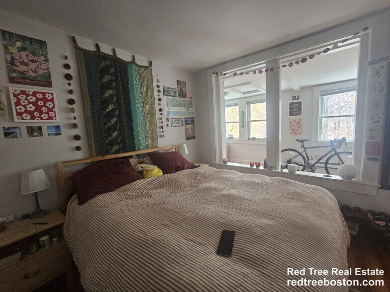 Building Photo - 7 Riverside Pl