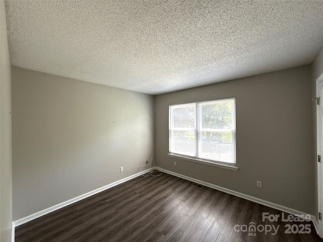 Building Photo - 6021 Black Bear Ct