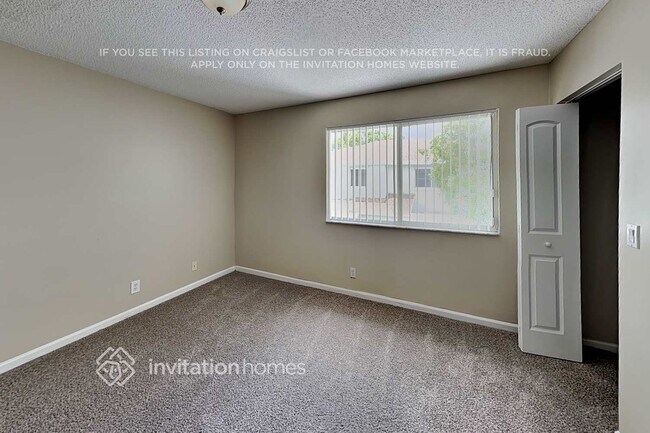 Building Photo - 4728 SW 13th Pl