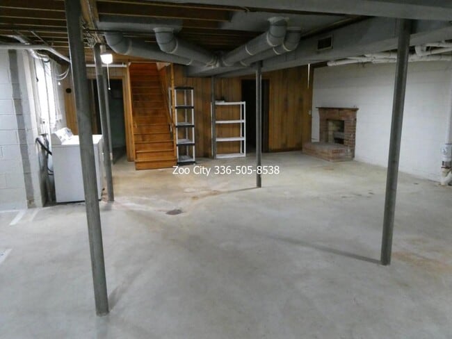 Building Photo - 723 Spencer Ave