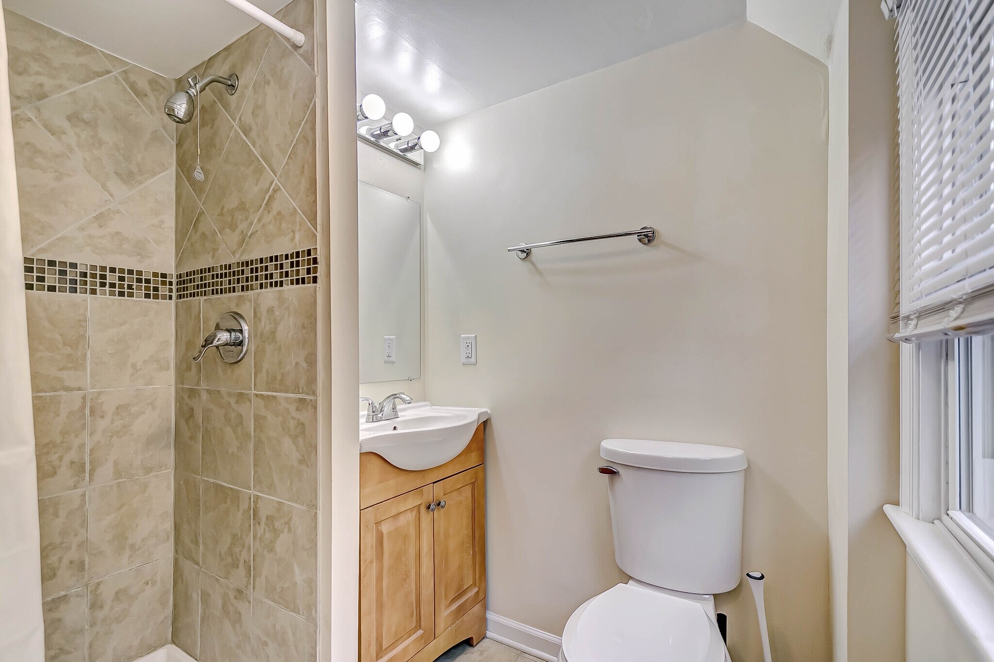 Building Photo - 4827 Indian Ln