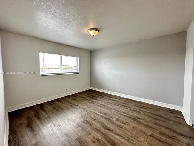 Building Photo - 1400 NE 56th St