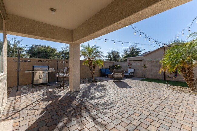 Building Photo - 17809 W Lincoln St