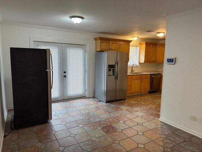 Building Photo - 1821 S Brookwood Dr