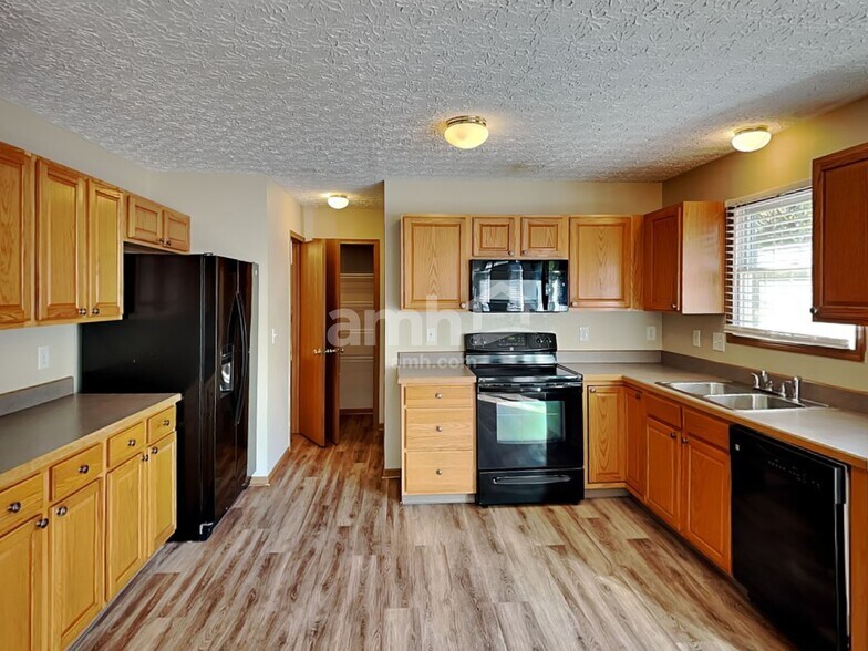 Building Photo - 4620 Dungannon Dr