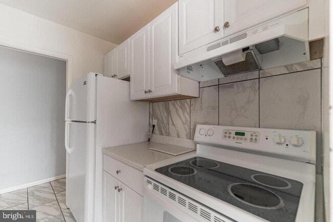 Building Photo - 7587 Margate Ct