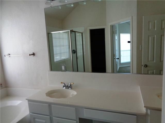 Building Photo - 8164 Hosta Way