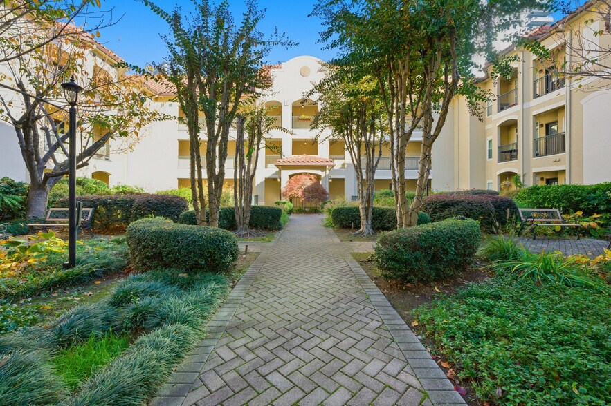 Building Photo - 955 Juniper St NE