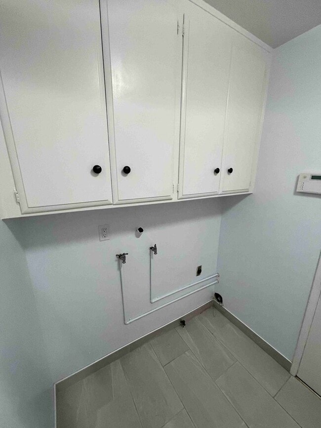 Building Photo - BEAUTIFUL FOUR BEDROOM TWO AND A HALF BATH HOME!