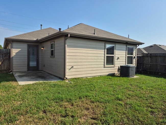 Building Photo - 6715 Hillsdale Creek Dr