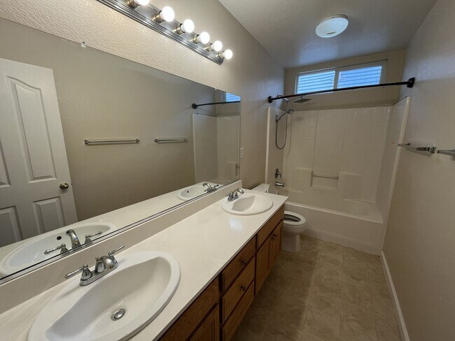 Building Photo - COMING SOON!!! 4 bedroom 3 bathroom home in Elk Grove!