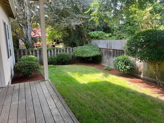 Building Photo - River Road Craftsman Style Home