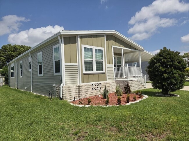 Building Photo - 2879 Canyon Dr