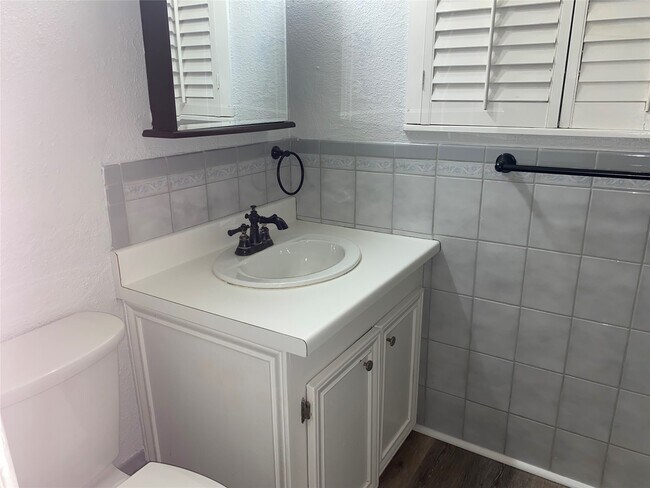 Building Photo - 181 Barracuda St