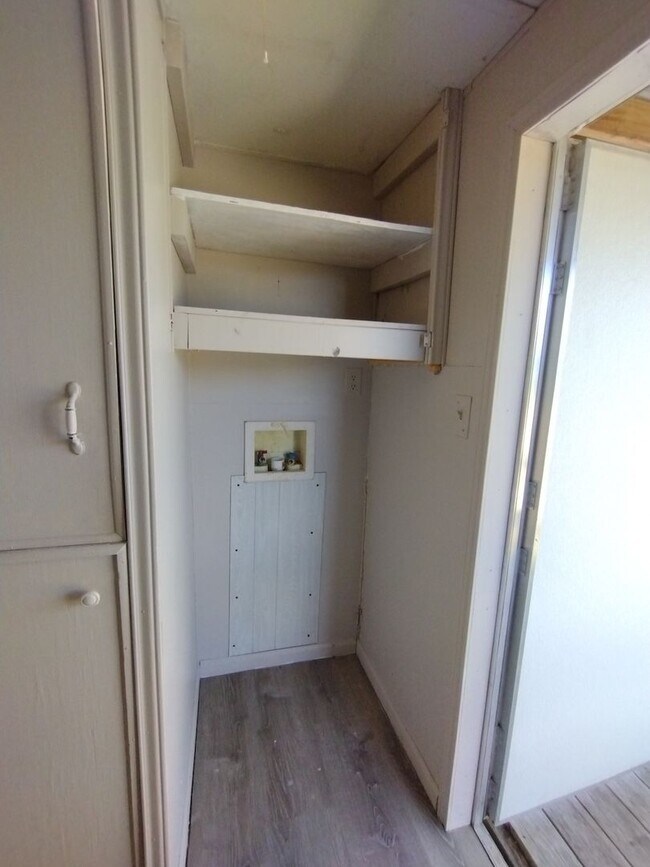 Building Photo - 3 Bedroom/2 Bath home on large fenced lot