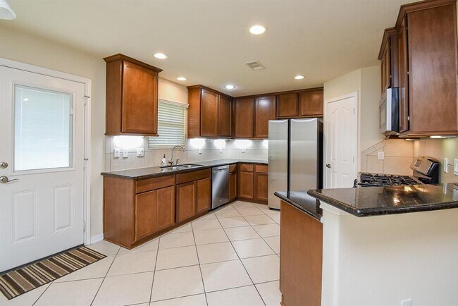 Building Photo - 231 S Lantana Cir