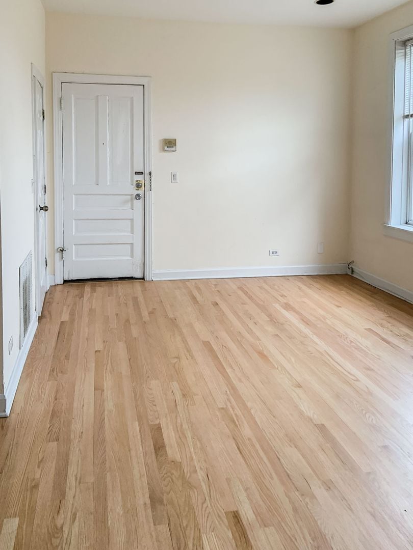 Building Photo - 2327 N Southport Ave