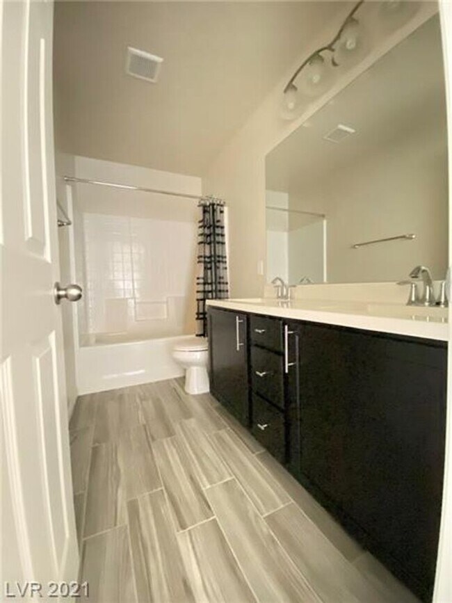 Building Photo - Modern Designed Home in a Cul-De-Sac within a Gated Southwest Community