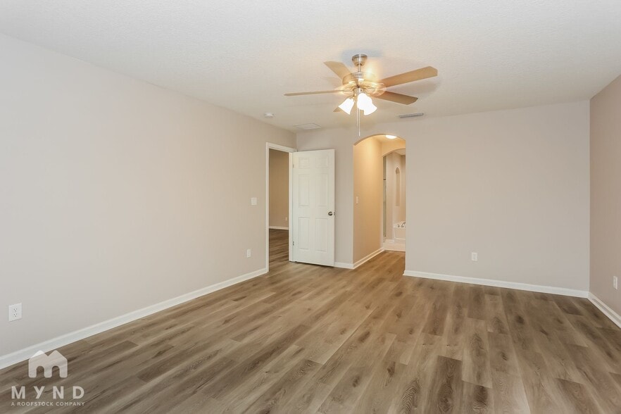 Building Photo - 15768 Canoe Creek Dr