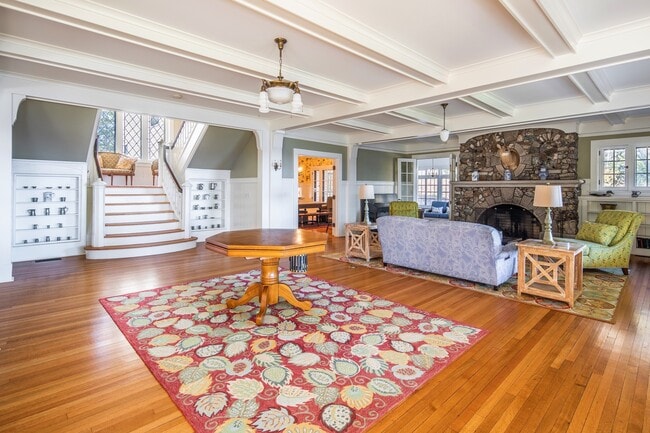 Building Photo - 39 Rockcraft