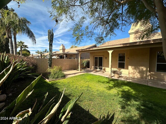 Building Photo - 2301 E Beachcomber Dr