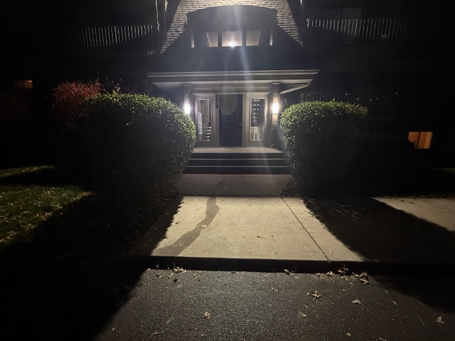 Building Photo - 154 E Bailey Rd