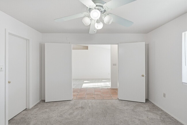 Building Photo - 7016 E Menlo St