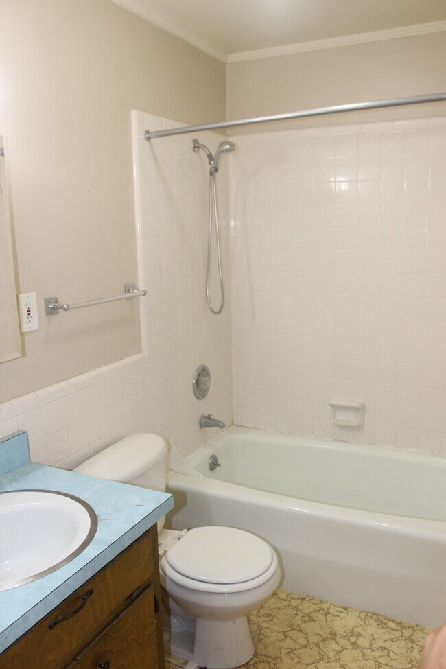 Building Photo - PRE-LEASING 8/1/18   Great Updated 4 Bedroom Home