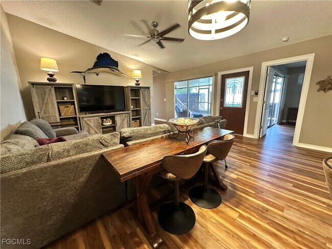 Building Photo - 15427 Crystal Lake Dr