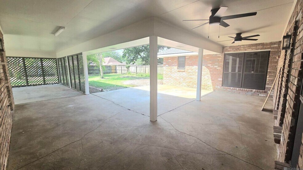 Building Photo - 12119 Mallory Ave