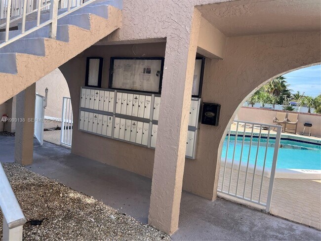 Building Photo - 1100 SE 4th Ave