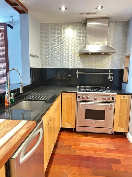 Kitchen - 118 Bates St NW