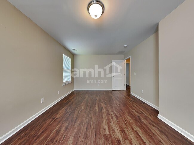 Building Photo - 19 Winslow Cir