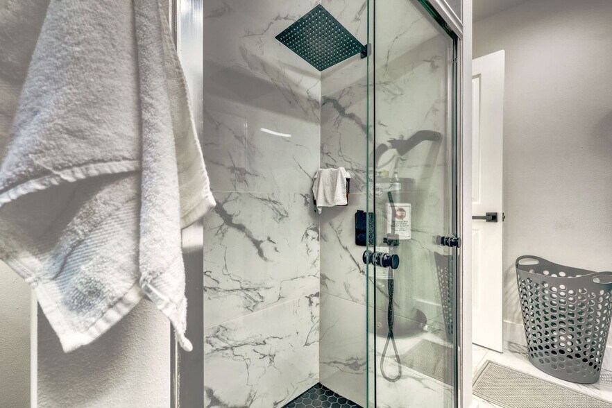 Building Photo - 106 Playmore Dr