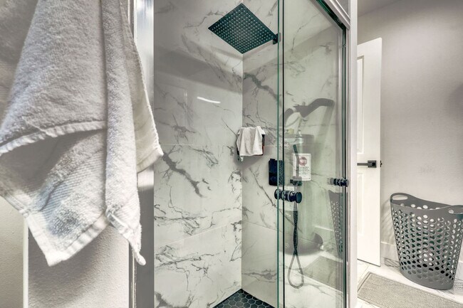 Building Photo - 106 Playmore Dr