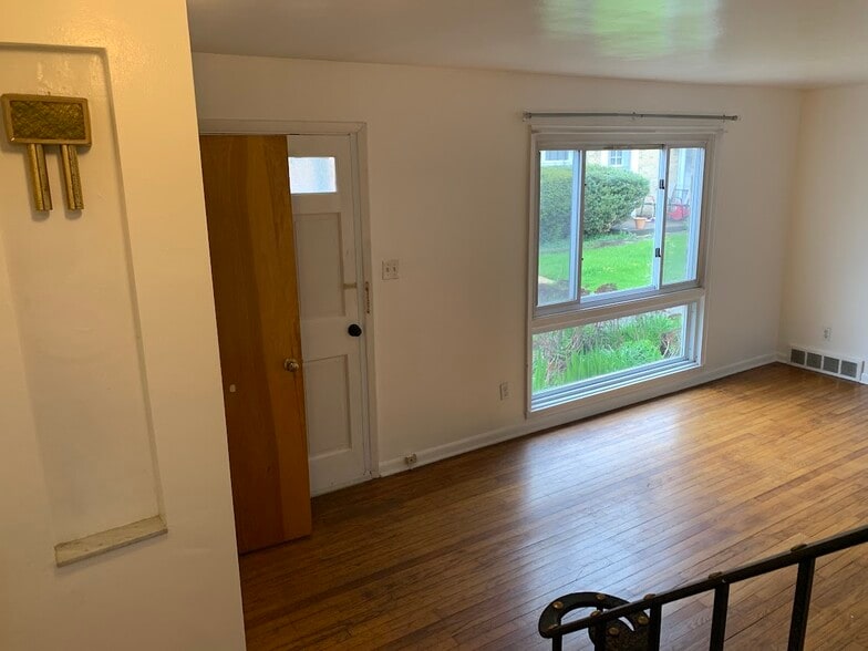 Building Photo - 5 Mount Royal Ct