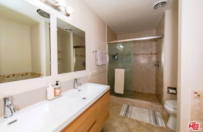 Building Photo - 6001 Canterbury Dr