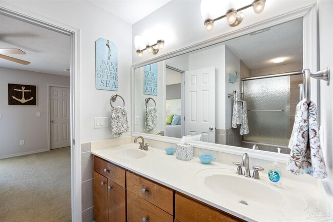 Building Photo - 14180 River Rd