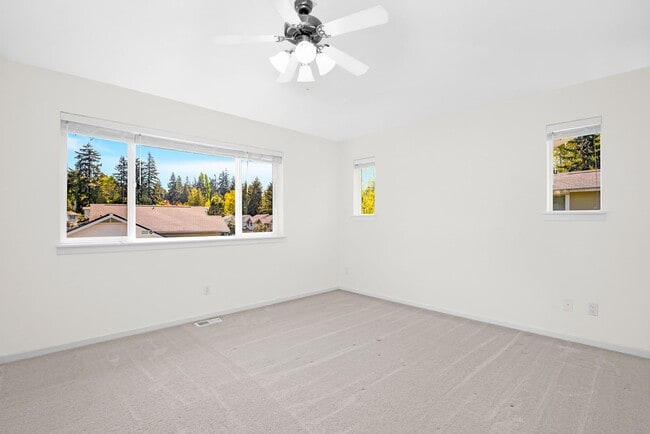 Building Photo - Kirkland Rose Hill - 2 Bedroom Plus Office & Bonus Room & Garage