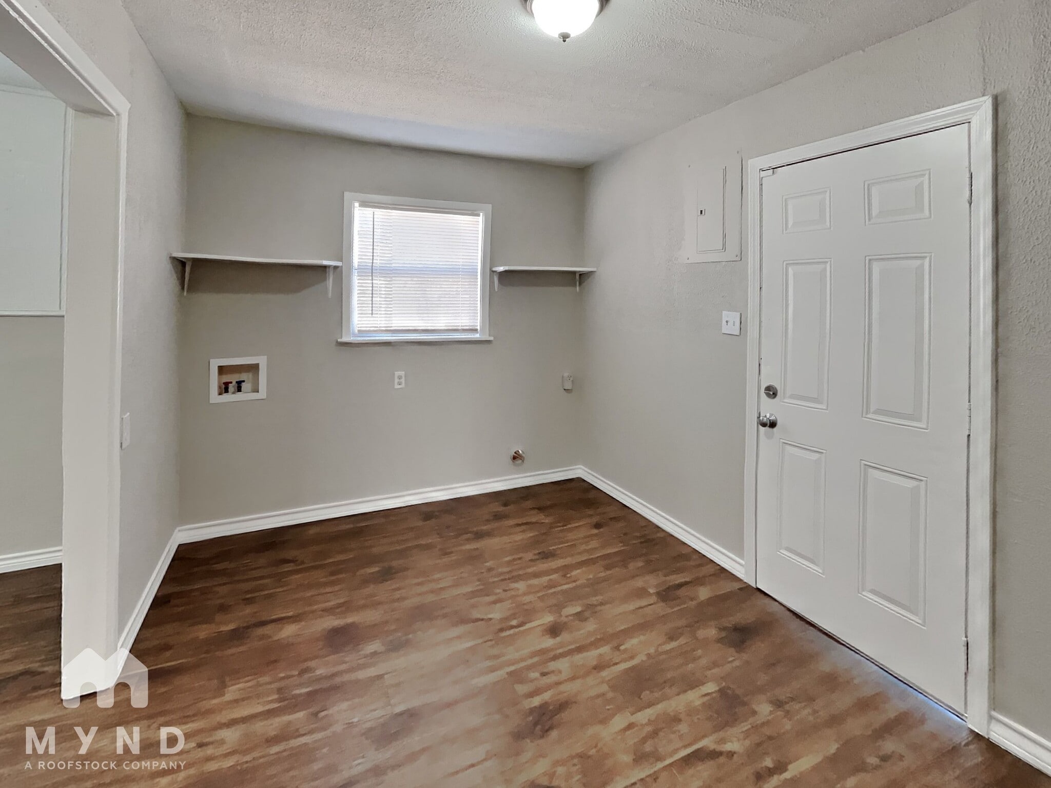 Building Photo - 108 N Avenue V