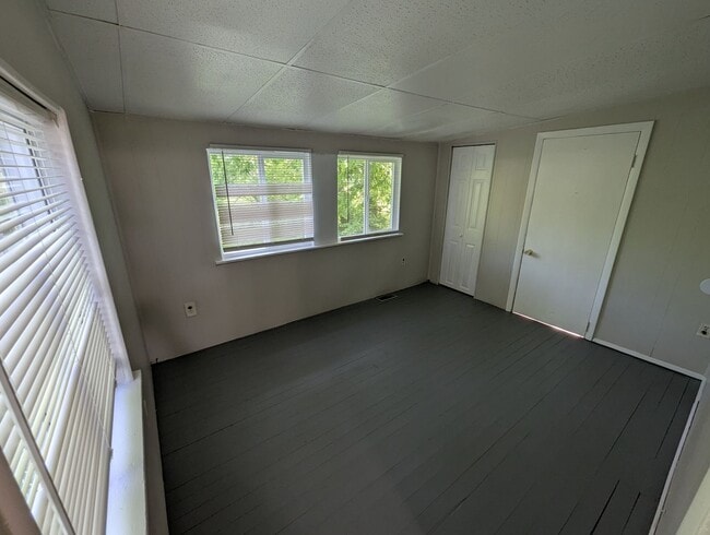 Building Photo - Move-in Special: $625 Security Deposit (th...