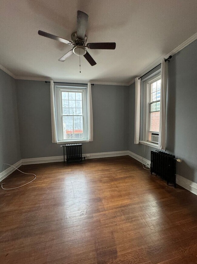 Building Photo - *COMING SOON* Charming Two Bedroom in Uptown Clt!
