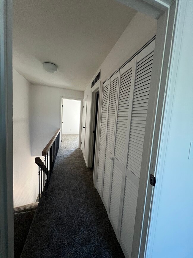Building Photo - 7376 Countrybrook Dr