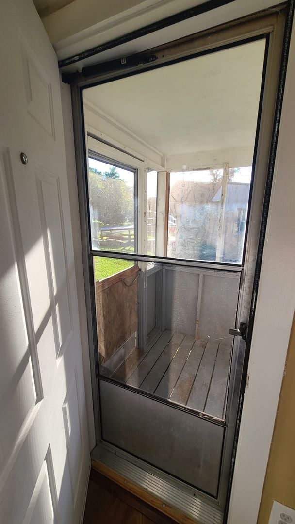 Building Photo - Adorable 2/1 move in ready!