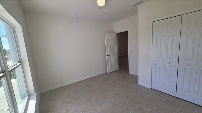 Building Photo - 4016 NE 12th Ct