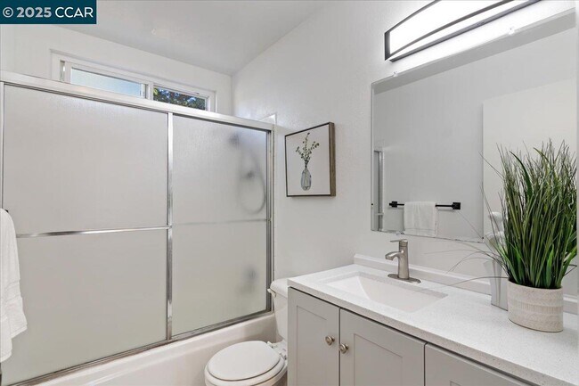 Building Photo - 207 Midway Dr