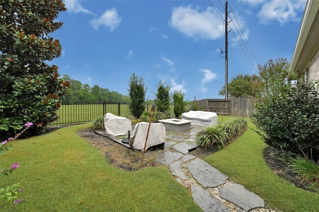 Building Photo - 13513 Northline Lake Dr