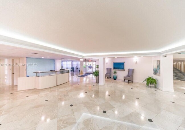 Building Photo - 800 Parkview Dr