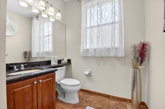 Building Photo - 1371 Vía De Pepi